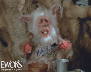 Niki Botelho autograph