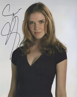 Sara Canning autograph