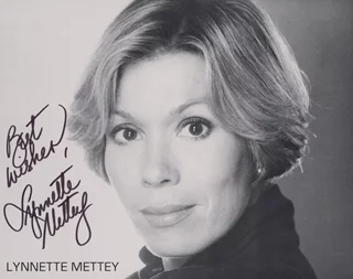 Lynnette Mettey autograph