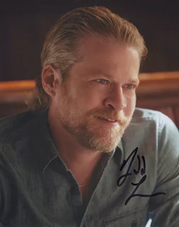 Todd Lowe autograph