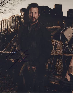 Noah Wyle autograph