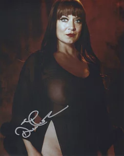 Dani Thompson autograph