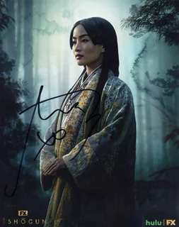 Anna Sawai autograph