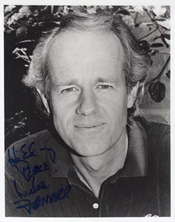 Mike Farrell autograph
