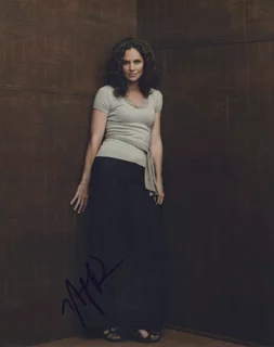 Amy Brenneman autograph