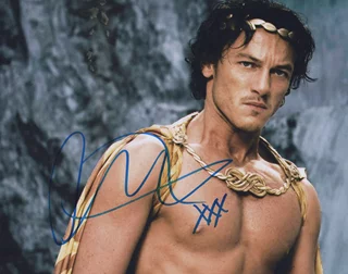Luke  Evans autograph