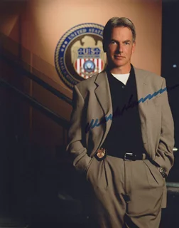 Mark Harmon autograph