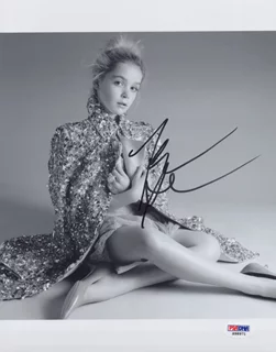 Kiernan Shipka autograph