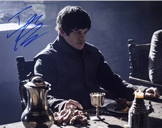 Iwan Rheon autograph