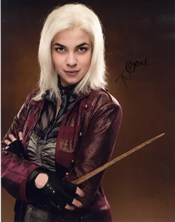 Natalia Tena autograph