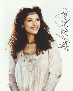 Mary Elizabeth Mastrantonio autograph