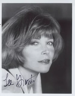 Lee Grant autograph