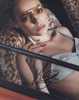 Bijou Phillips autograph