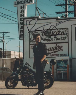 Tyler Hynes autograph