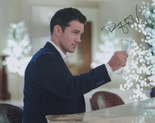 Ryan Paevey autograph