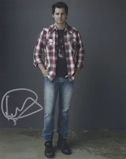 Kristoffer Polaha autograph