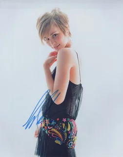 Alison Lohman autograph