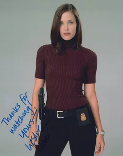 Leslie Bibb autograph