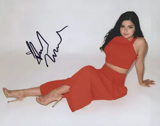 Ariel Winter autograph