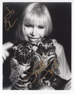 Loretta Swit autograph