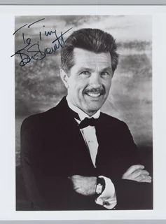 Tom Skerritt autograph