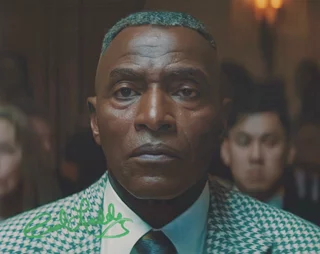 Carl Lumbly autograph