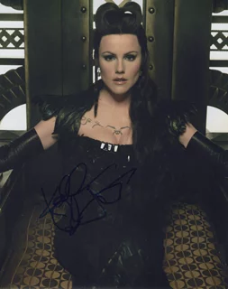 Kathleen Robertson autograph