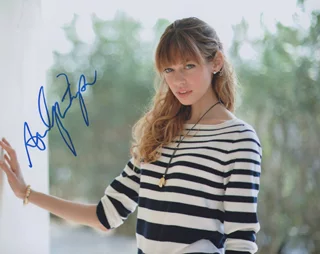 Analeigh Tipton autograph