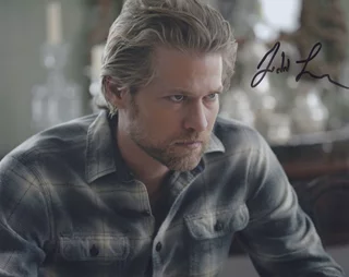 Todd Lowe autograph
