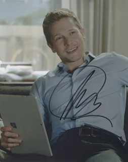Matt Czuchry autograph