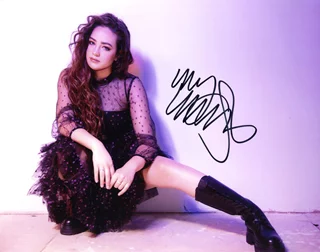 Mary Mouser autograph