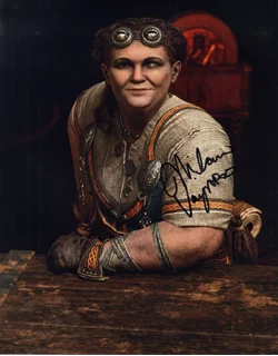 Milana Vayntrub autograph