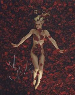 Mena Suvari autograph