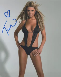 Tara Reid autograph
