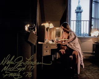 Debra Jo Fondren autograph