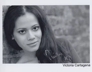Victoria Cartagena autograph