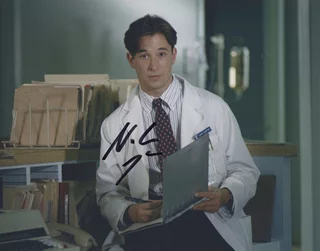 Noah Wyle autograph