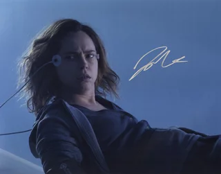 Fiona Dourif autograph