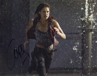 Ali Larter autograph
