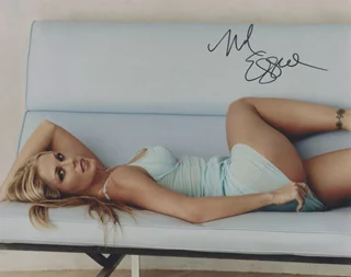 Nicole Eggert autograph
