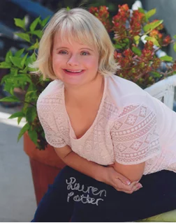 Lauren Potter autograph