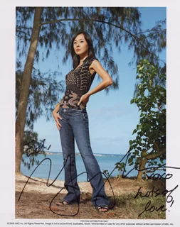 Yunjin Kim autograph