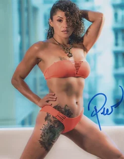 Pearl Gonzalez autograph