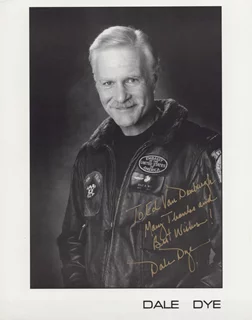 Dale Dye autograph