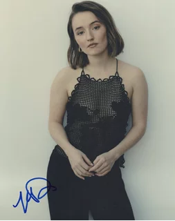 Kaitlyn Dever autograph