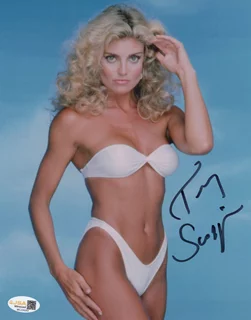 Tracy Scoggins autograph