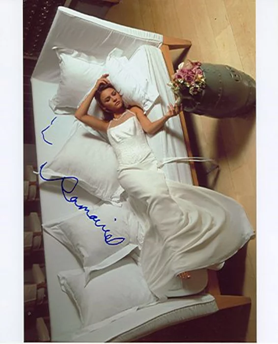 Samaire Armstrong autograph