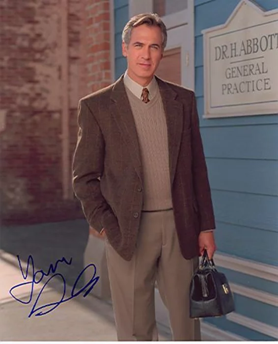 Tom Amandes autograph