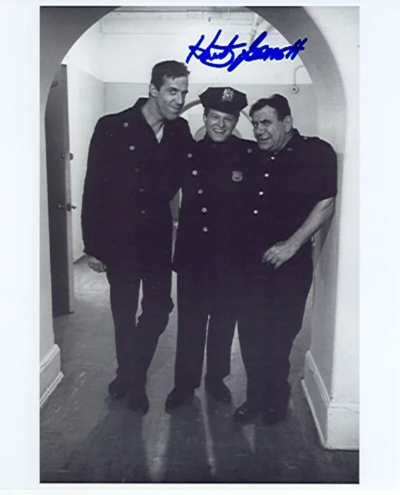 Hank Garrett autograph