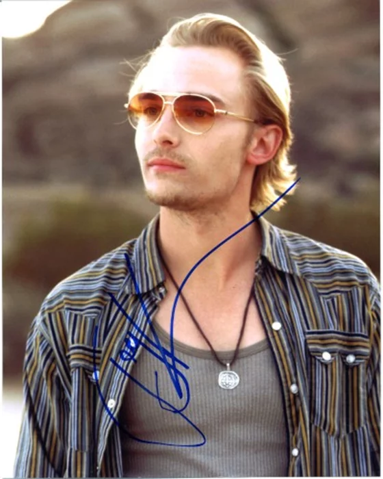 Joey Kern autograph